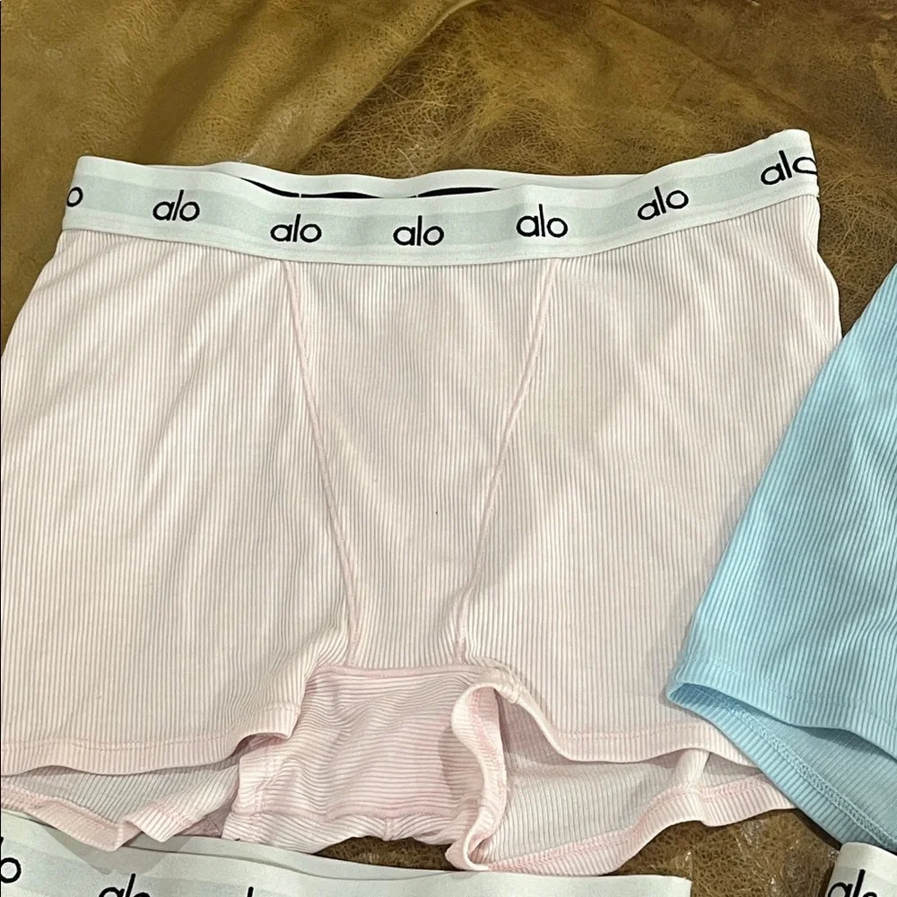 ALO Yoga Ribbed Boxer Briefs Set - Picture 5 of 10